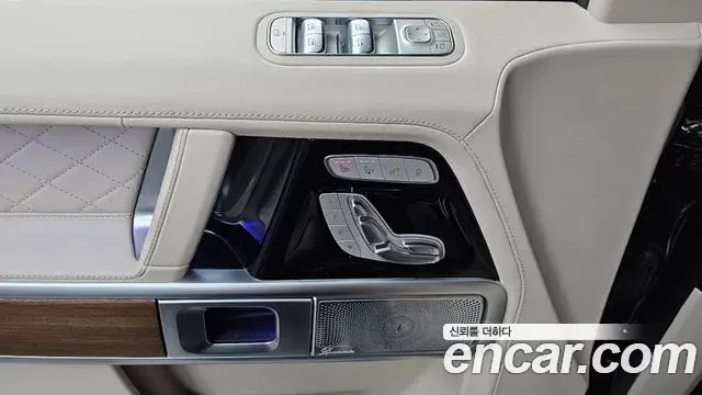 Mercedes-Benz G-Class 2023 — Photo 13/30