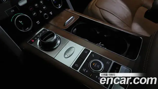 Land Rover Range Rover 2022 — Photo 15/20