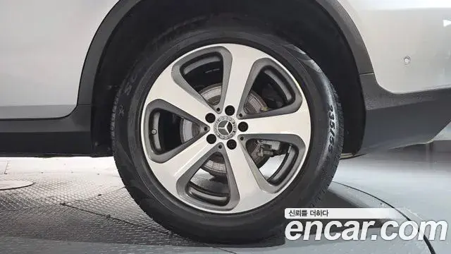 Mercedes-Benz GLC-Class 2019 — ფოტო 1/32