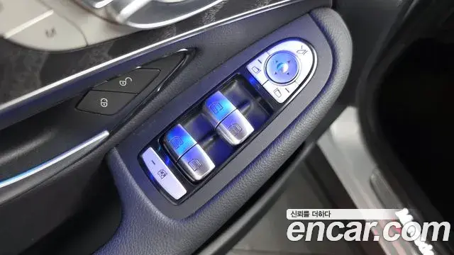 Mercedes-Benz GLC-Class 2019 — ფოტო 31/32
