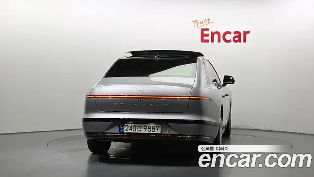 Hyundai Grandeur Hybrid 2023 — ფოტო 11/20