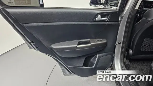 Kia Sportage The Bold 2021 — ფოტო 8/30