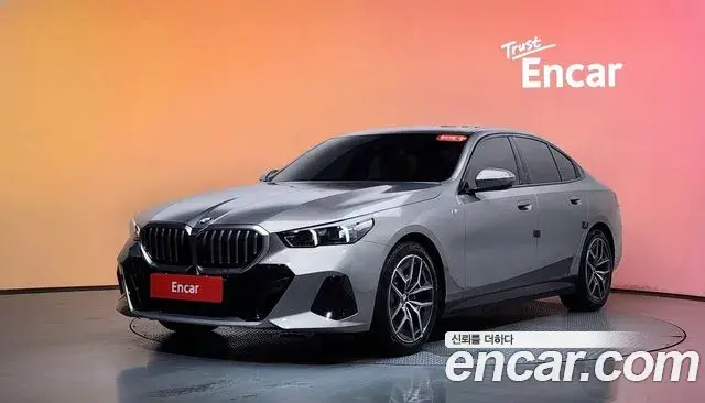 BMW 5 Series 2025 — Photo 1/20