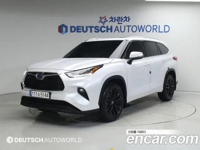 Toyota Highlander 2023 — ფოტო 1/20