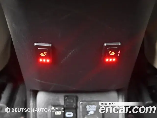 Toyota Highlander 2023 — ფოტო 17/20