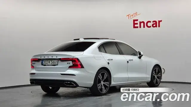 Volvo S60 2021 — ფოტო 20/36