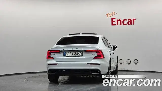 Volvo S60 2021 — ფოტო 17/36