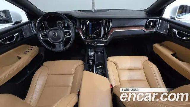 Volvo S60 2021 — ფოტო 13/36
