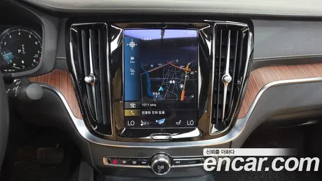 Volvo S60 2021 — ფოტო 18/36