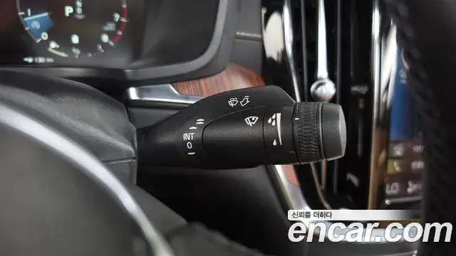 Volvo S60 2021 — ფოტო 15/36