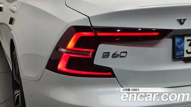 Volvo S60 2021 — ფოტო 4/36