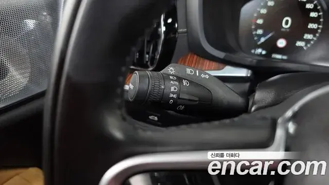 Volvo S60 2021 — ფოტო 26/36