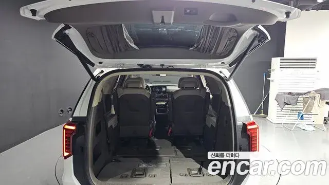 Kia Carnival 2024 — Şəkil 17/20
