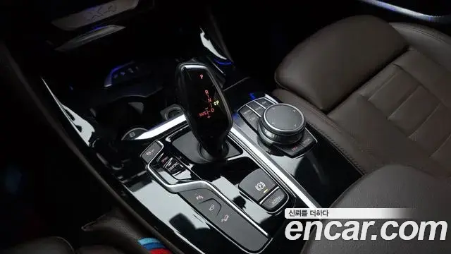 BMW X4 2021 — Şəkil 13/33