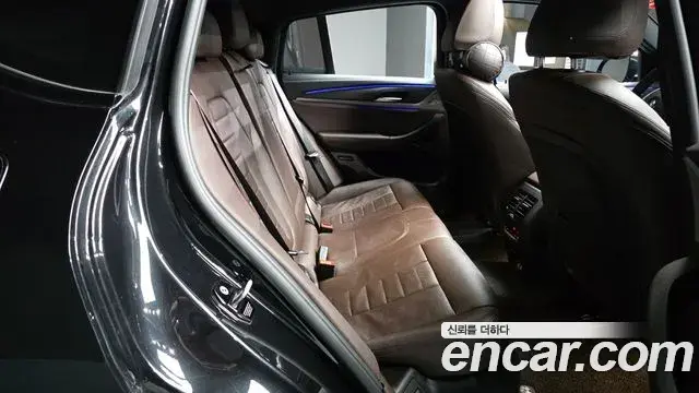 BMW X4 2021 — Şəkil 25/33