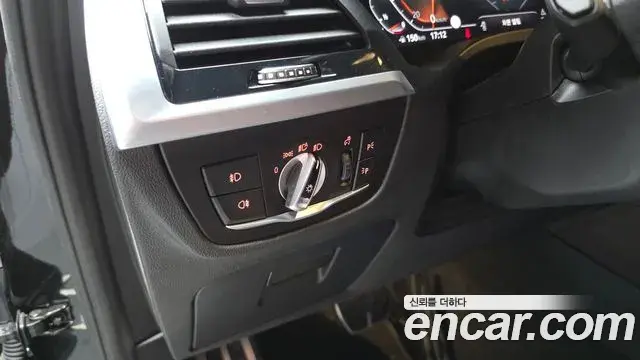 BMW X4 2021 — Şəkil 32/33