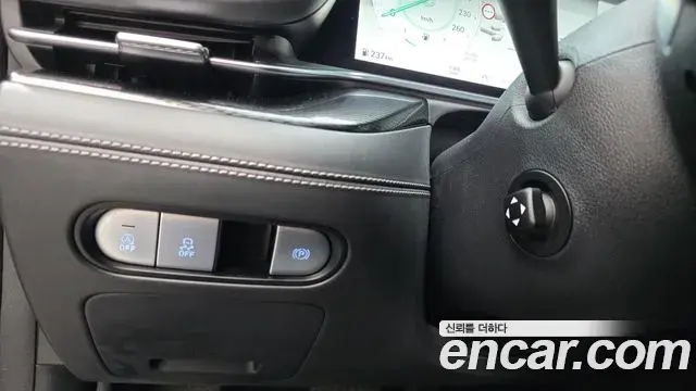 Genesis G90 2022 — ფოტო 31/32