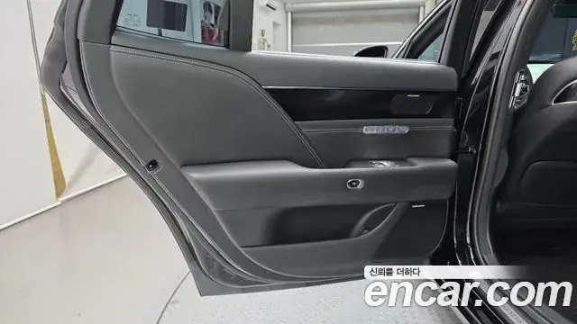 Genesis G90 2022 — ფოტო 24/32