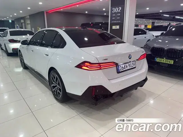 BMW 5 Series 2024 — Photo 1/19