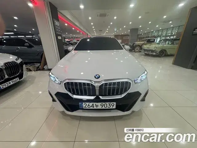BMW 5 Series 2024 — Photo 2/19