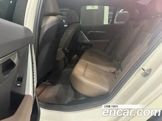 BMW 5 Series 2024 — Photo 8/19