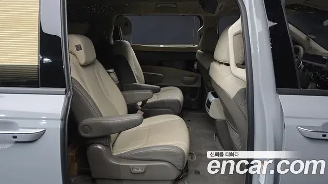 Kia Carnival 2024 — ფოტო 19/20