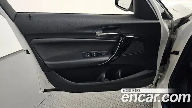 BMW 1 Series 2019 — ფოტო 32/32