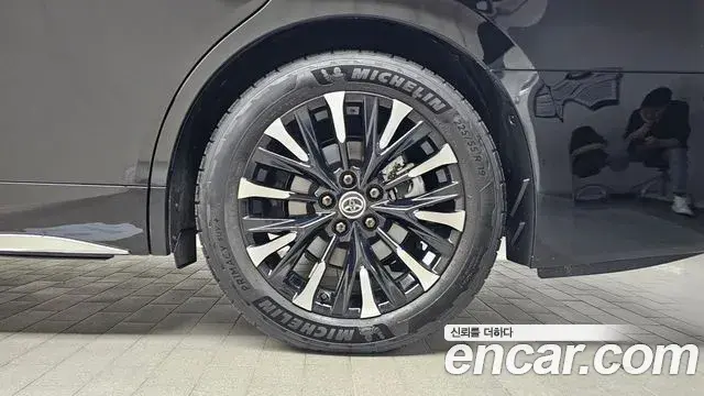 Toyota Alphard 2025 — Şəkil 7/34