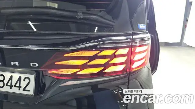 Toyota Alphard 2025 — Şəkil 10/34