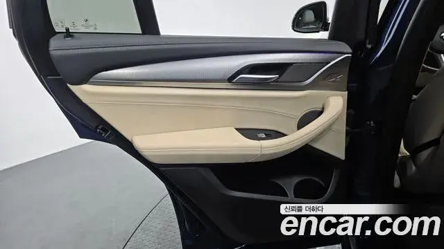 BMW X4 2021 — ფოტო 23/32