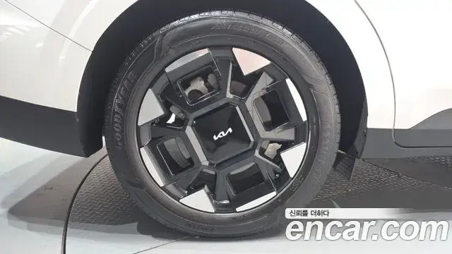 Kia Carnival 2025 — ფოტო 29/35