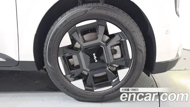 Kia Carnival 2025 — ფოტო 17/35