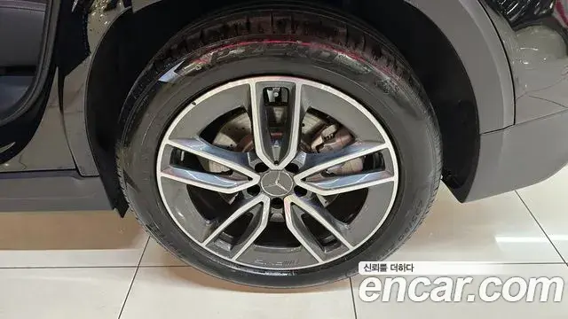 Mercedes-Benz GLB-Class 2025 — Photo 4/20