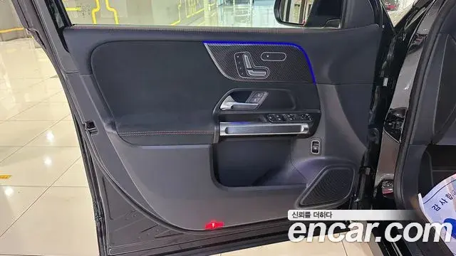 Mercedes-Benz GLB-Class 2025 — Photo 12/20