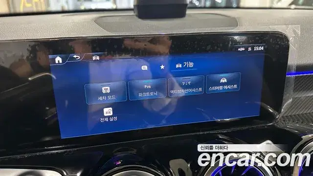 Mercedes-Benz GLB-Class 2025 — Photo 13/20
