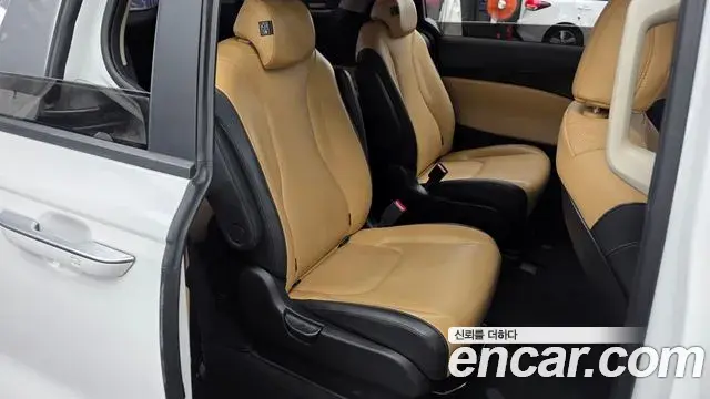 Kia Carnival 2022 — Фото 12/20
