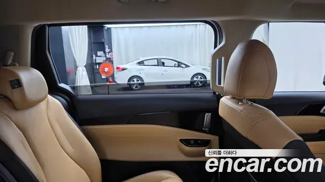 Kia Carnival 2022 — Şəkil 24/32