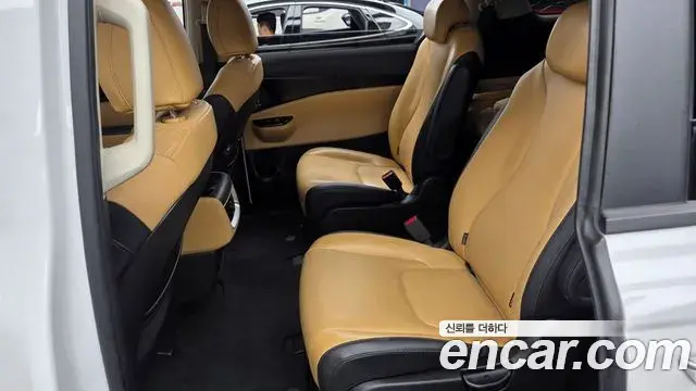 Kia Carnival 2022 — Şəkil 31/32