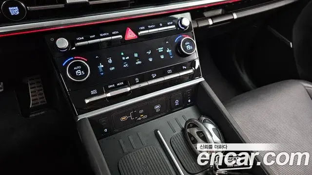 Hyundai Santa Fe 2024 — ფოტო 30/41
