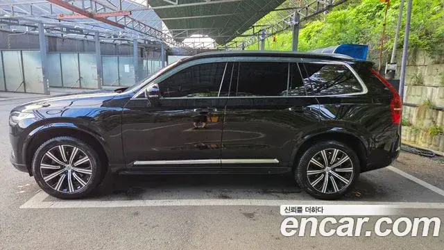 Volvo XC90 2020 — ფოტო 18/18