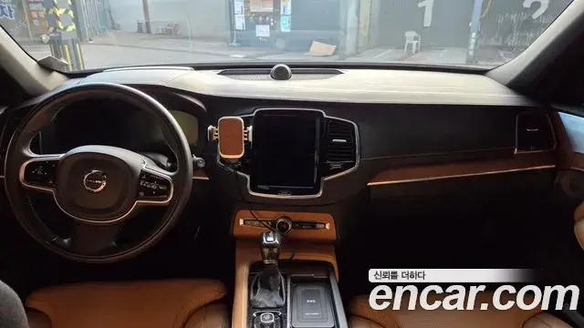 Volvo XC90 2020 — ფოტო 4/18