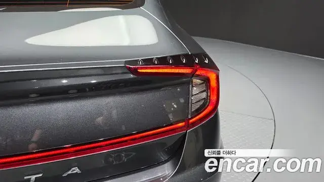 Hyundai Sonata Hybrid 2019 — Photo 7/31