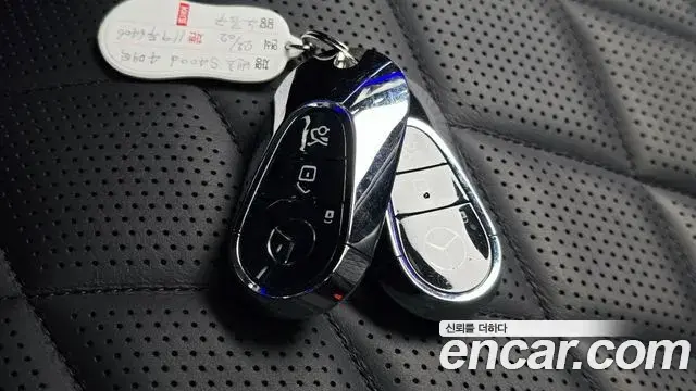 Mercedes-Benz S-Class 2022 — Photo 2/36