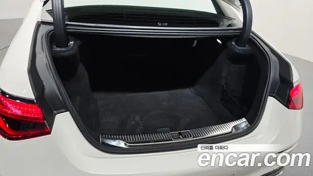 Mercedes-Benz S-Class 2022 — Photo 34/36