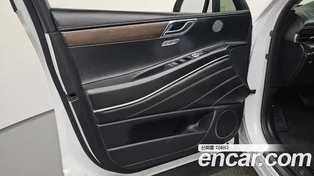 Genesis GV80 2021 — Photo 30/31