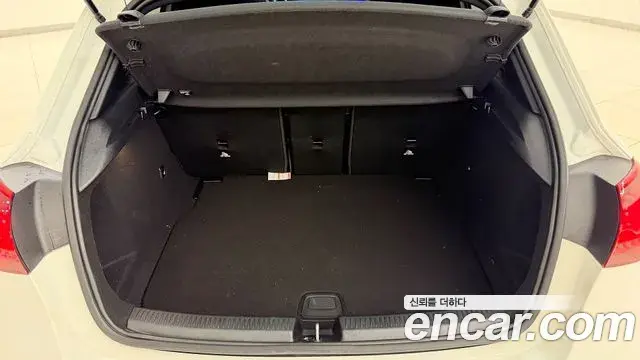 Mercedes-Benz A-Class 2025 — Photo 14/20