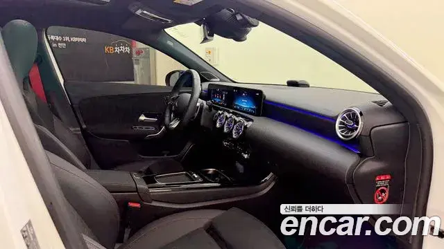 Mercedes-Benz A-Class 2025 — Photo 4/20