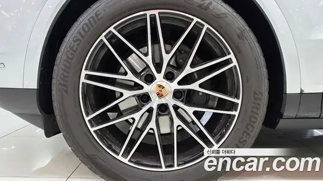 Porsche Cayenne 2025 — Şəkil 9/19