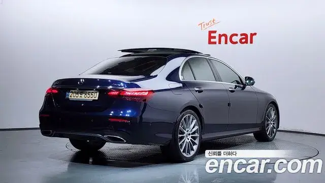 Mercedes-Benz E-Class 2021 — Şəkil 35/36