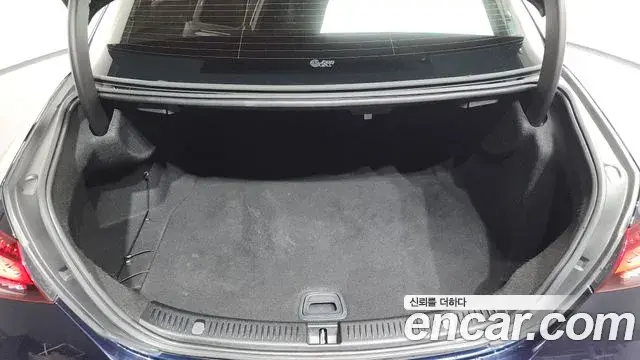 Mercedes-Benz E-Class 2021 — Şəkil 9/36